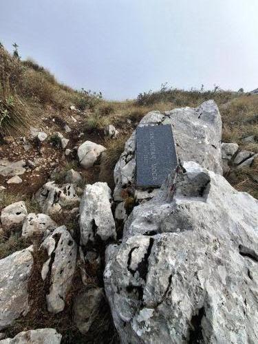 Baške Oštarije, Veliki sadikovac i Ljubičko Brdo