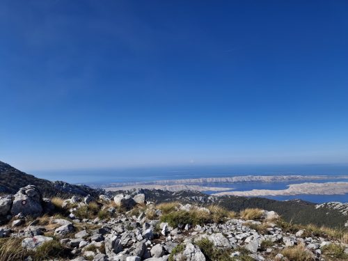 Baške Oštarije, Veliki sadikovac i Ljubičko Brdo