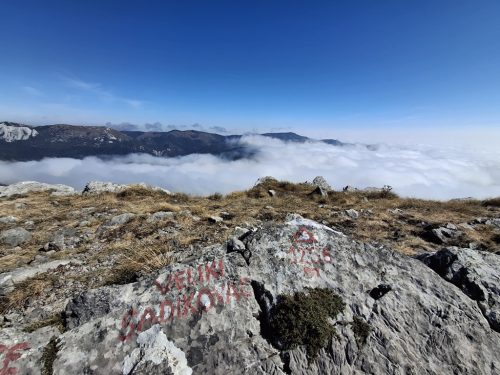 Baške Oštarije, Veliki sadikovac i Ljubičko Brdo