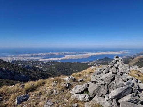 Baške Oštarije, Veliki sadikovac i Ljubičko Brdo