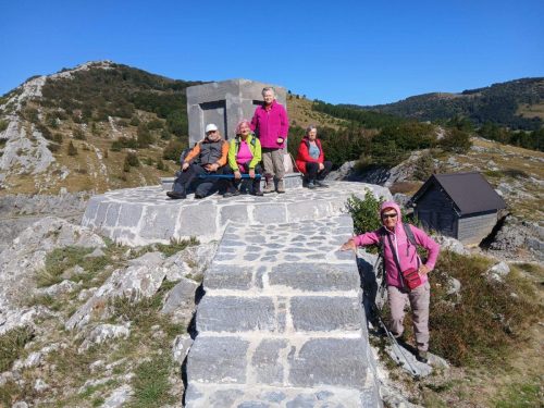 Baške Oštarije, Veliki sadikovac i Ljubičko Brdo