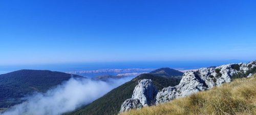 Baške Oštarije, Veliki sadikovac i Ljubičko Brdo