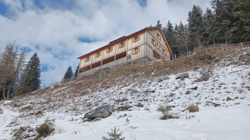 Mozirska koča i Golte